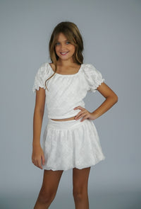 *Emboss Flower Puff Sleeve Top*