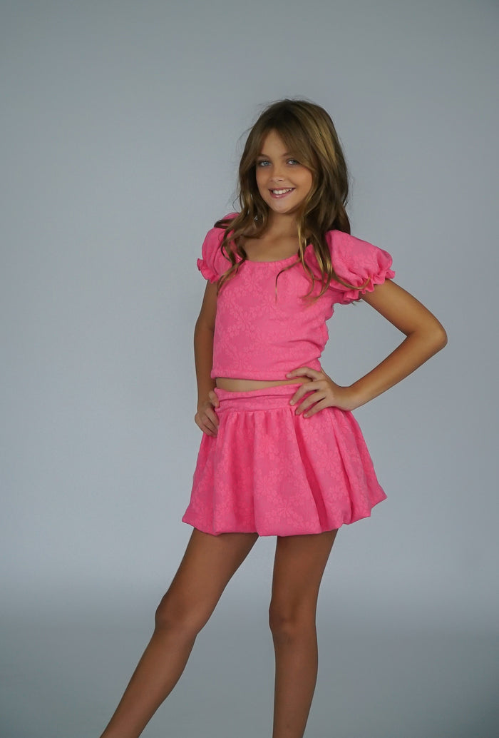 *Emboss Flower Puff Sleeve Top*