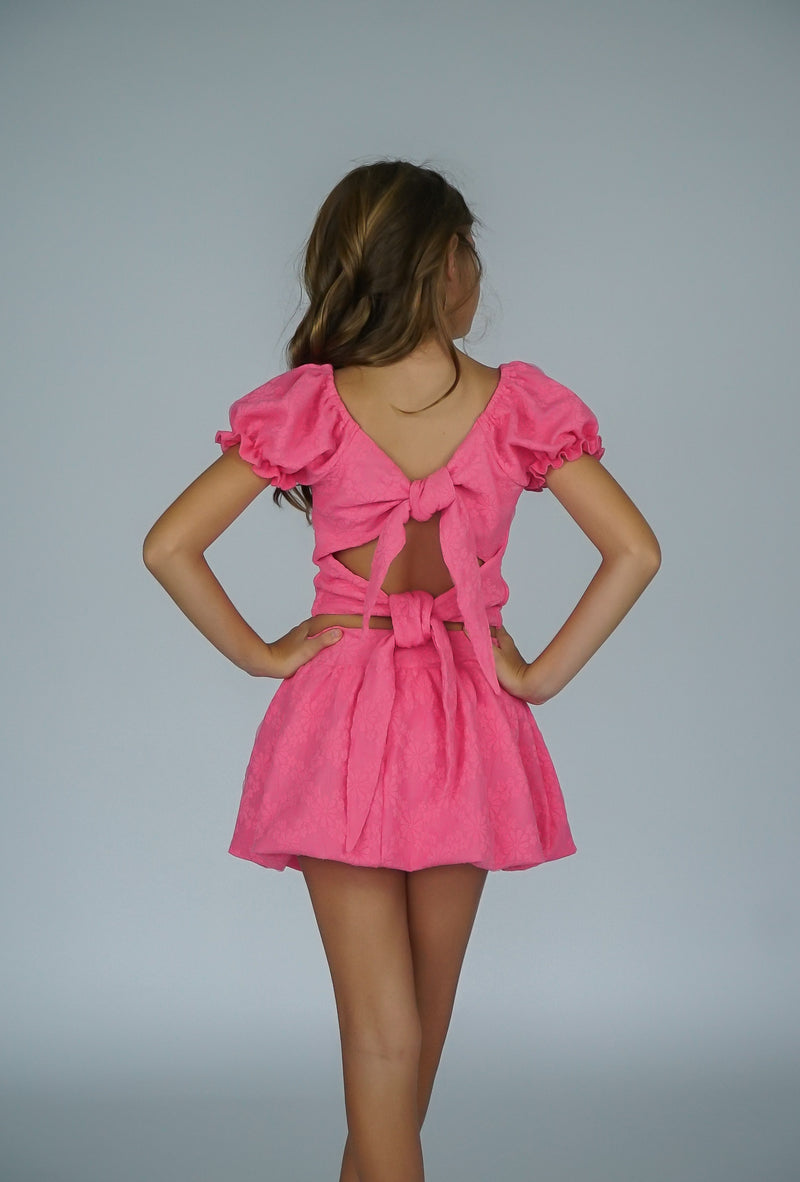 *Emboss Flower Puff Sleeve Top*