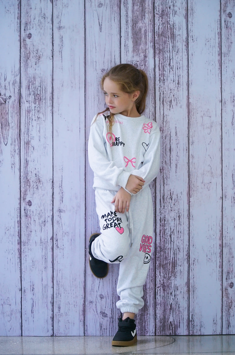 *White Misty Vibes Sweatshirt*